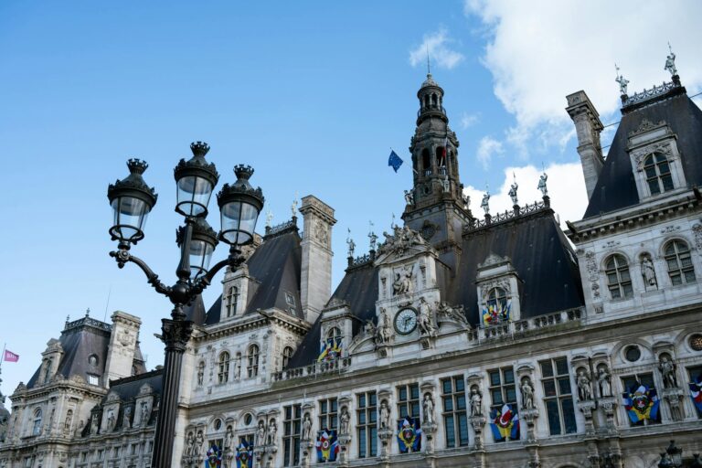 Affaire Bruel: les maires de Paris et Marseille réclament une commission d’enquête
