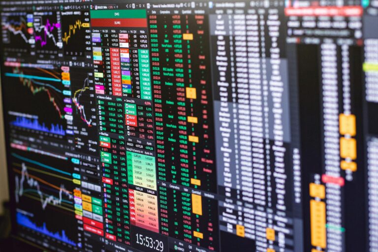 Brent à -5% sur les Pourparlers Iran-USA : Le CAC 40 Termine en Hausse, Air France-KLM Bondit, TotalEnergies Décroche