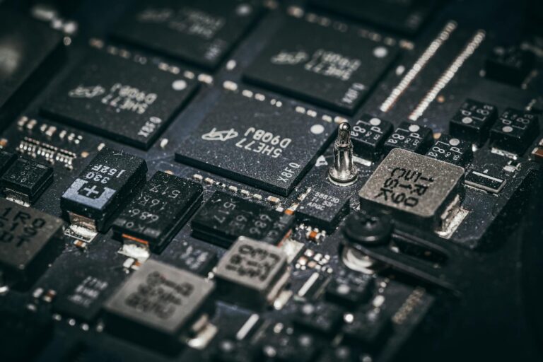 Bruxelles présente son paquet « souveraineté technologique » la semaine prochaine : cloud, IA, Chips Act 2