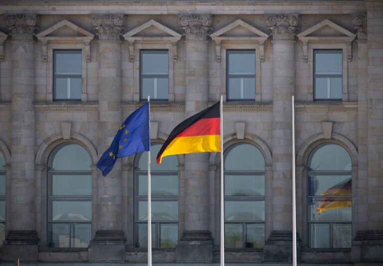 Ordre européen du Mérite : le Parlement distingue Merkel, Wałęsa et Zelenskyy