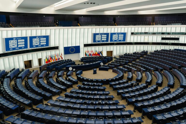 Le Parlement européen s&rsquo;apprête à voter une nouvelle loi protégeant les secteurs stratégiques des investissements étrangers à risque
