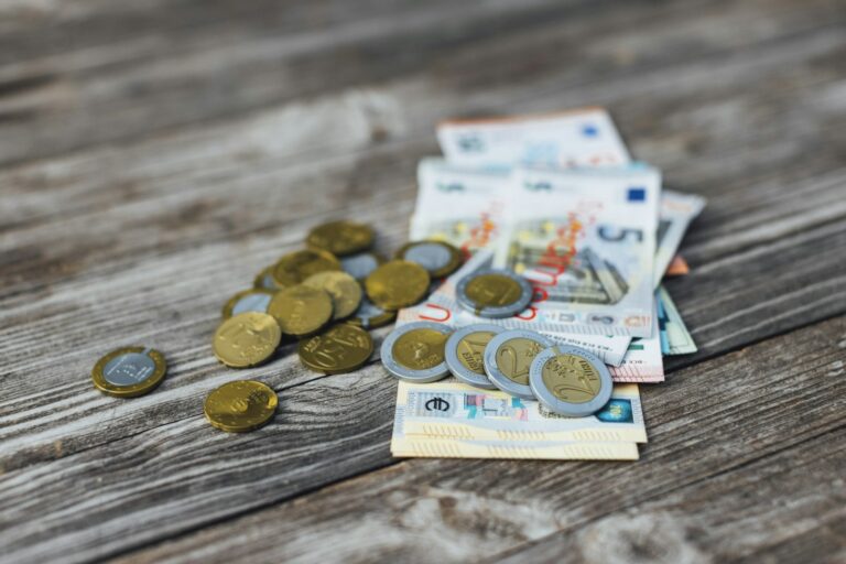 L&rsquo;inflation dans la zone euro grimpe à 3,0 % tandis que le choc énergétique redéfinit le calcul politique de la BCE