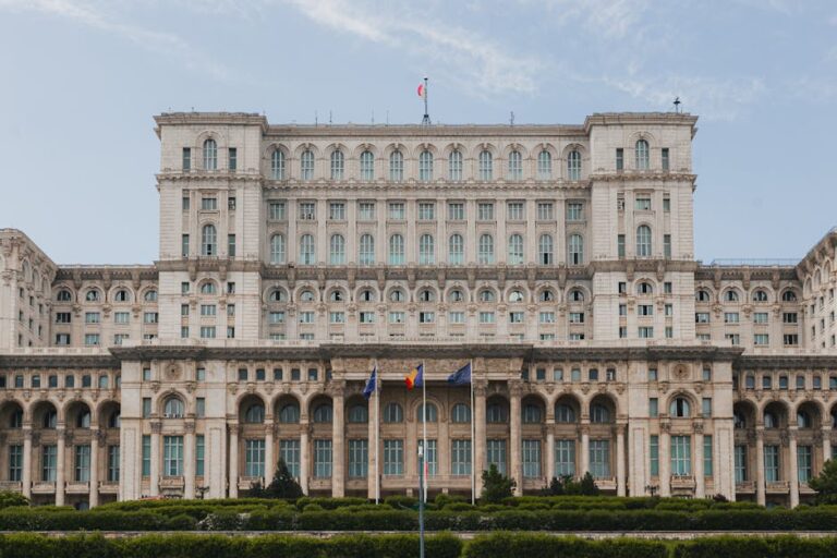 La Roumanie à la croisée des chemins : Bolojan, Grindeanu, AUR et un président en quête de majorité