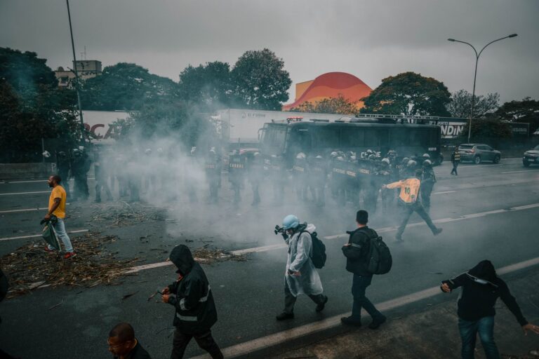 RDC : Fayulu et Sesanga blessés lors d’une manifestation à Kinshasa