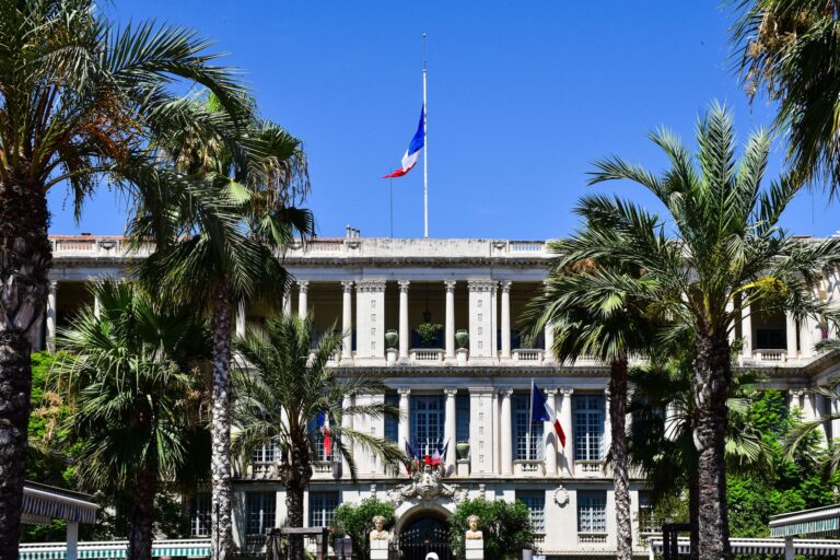 Deux mois de Ciotti à la mairie de Nice : entre fusillade des Moulins et succession Estrosi, le premier bilan d’une « nouvelle ère »