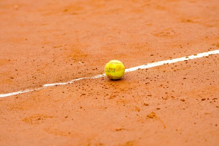 Mirra Andreeva s’impose à Roland-Garros et décroche son premier sacre en Grand Chelem