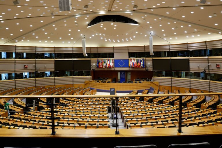 Présidentielle 2027 : le RN fracturé sur la question du voile