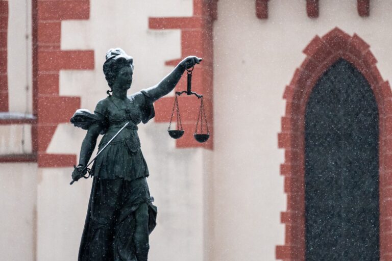 Pouvoir judiciaire contre pouvoir politique : la fracture s&rsquo;approfondit