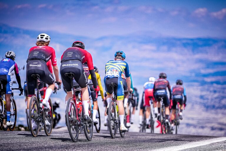 Tour de France : Carapaz s&rsquo;impose en solitaire à Orcières-Merlette