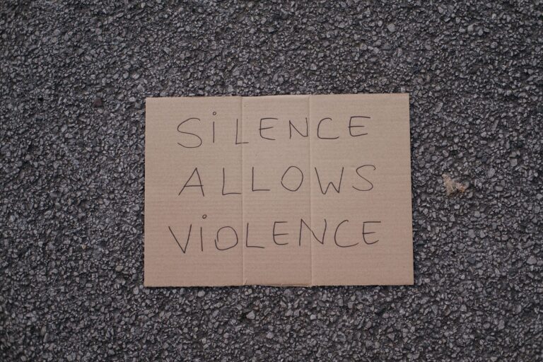 Kenya : les &lsquo;goons&rsquo;, mercenaires de la violence politique, alarment les ONG