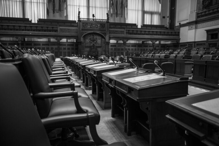 Baromètre CEVIPOF 2026 : la confiance politique touche le fond