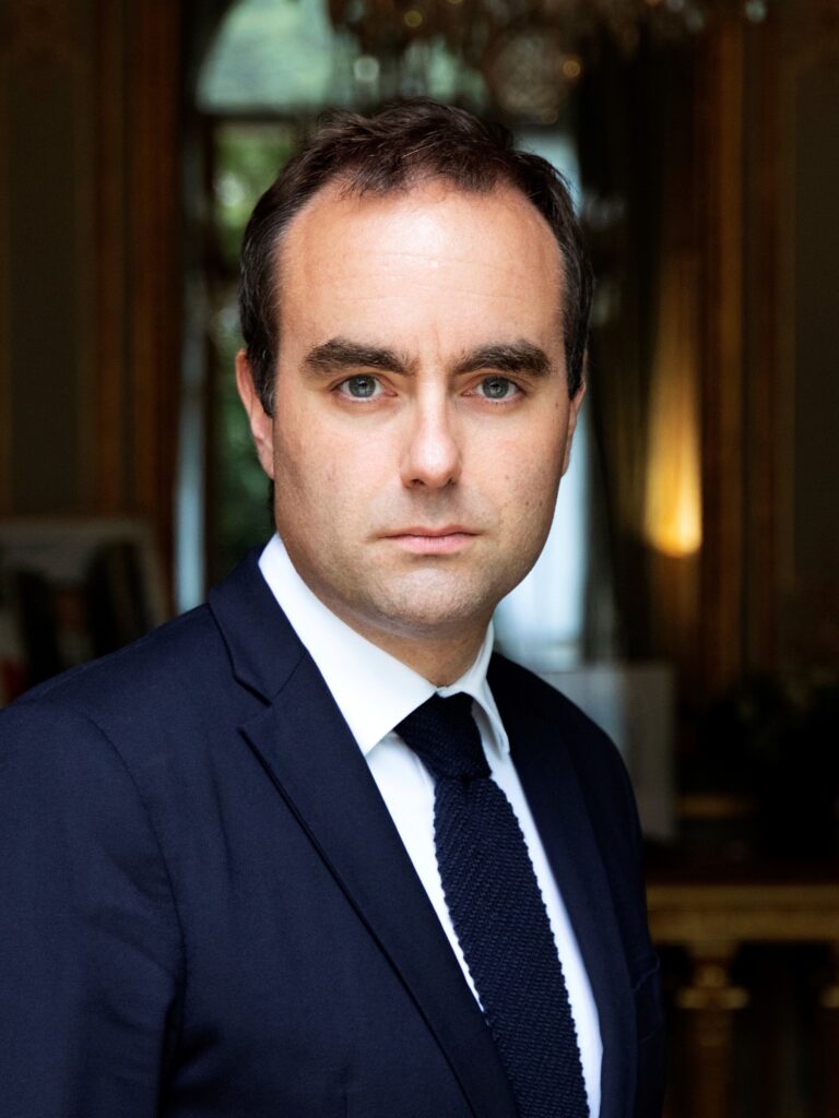 Sébastien Lecornu face à un été éprouvant entre crises et budget