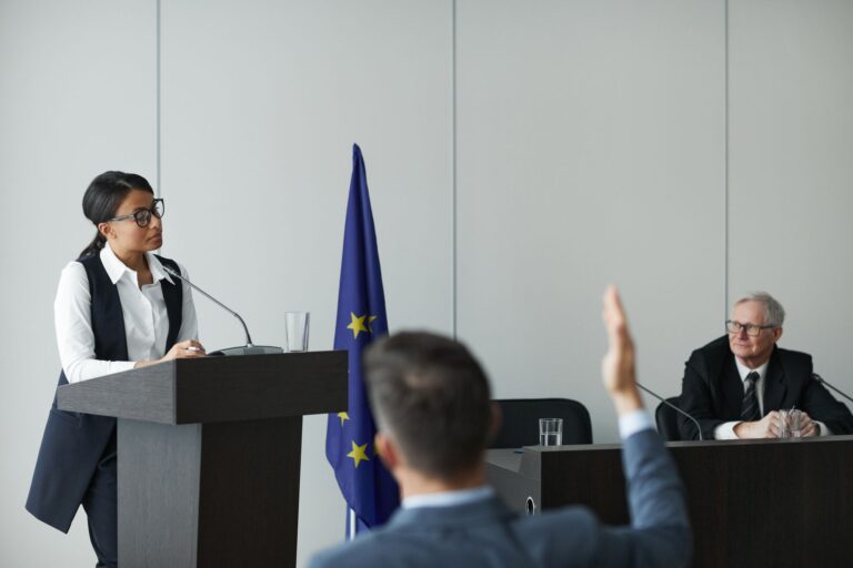 Dimanche en politique: Brossat et Bregeon s&rsquo;affrontent sur l&rsquo;avenir
