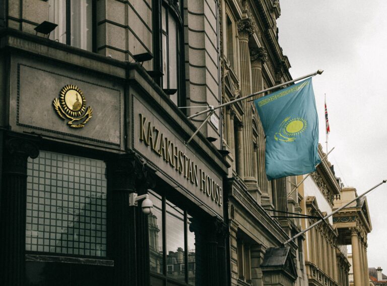 La Belgique et la France convoquent les ambassadeurs russes après l&rsquo;appel de Moscou aux étrangers à quitter Kyiv