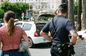 Policier raciste à Carcassonne : la polémique qui secoue la ville