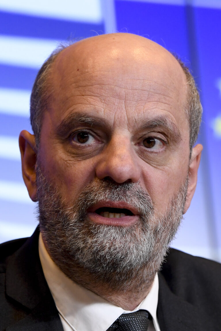 Classement Pisa : Blanquer appelle à ne pas céder au fatalisme