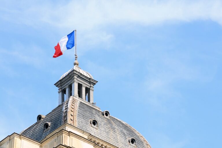 La France étrillée par la presse internationale pour sa dette
